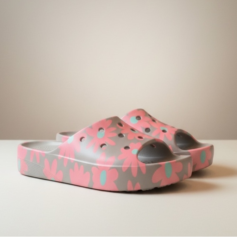 CROCS Classic Platform Retro Floral Resort Slides Size 7 NWOT